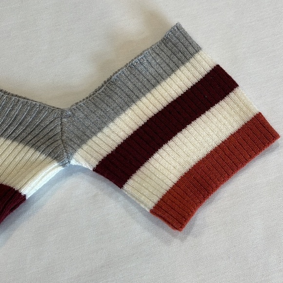 WINDSOR off the shoulder striped crop sweater Size Medium - Picture 5 of 11